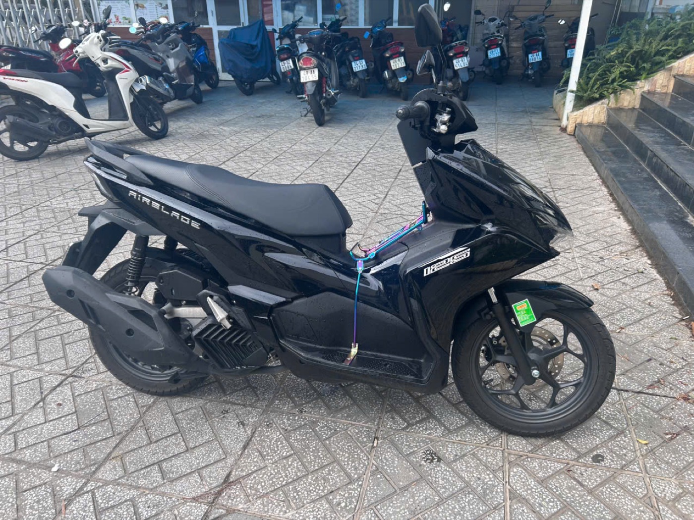 Xe Air Blade màu đen tại cửa hàng Hồng Vân